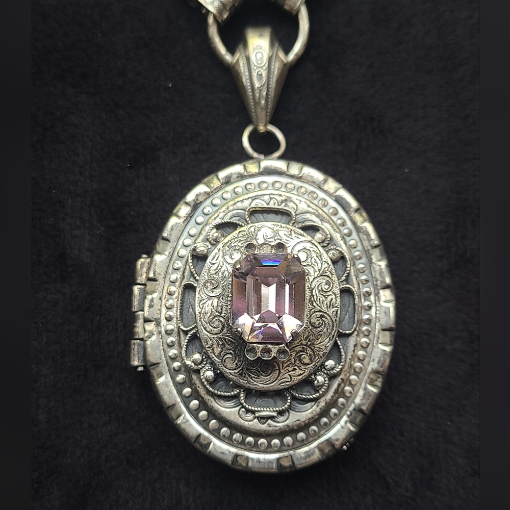 Antique Victorian Book chain Locket - Picture 2 of 9